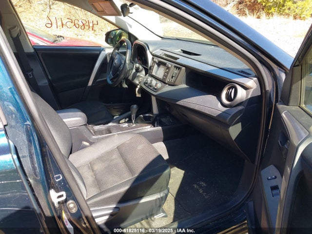 JTMBFREV9HJ704140 Toyota RAV4 LE