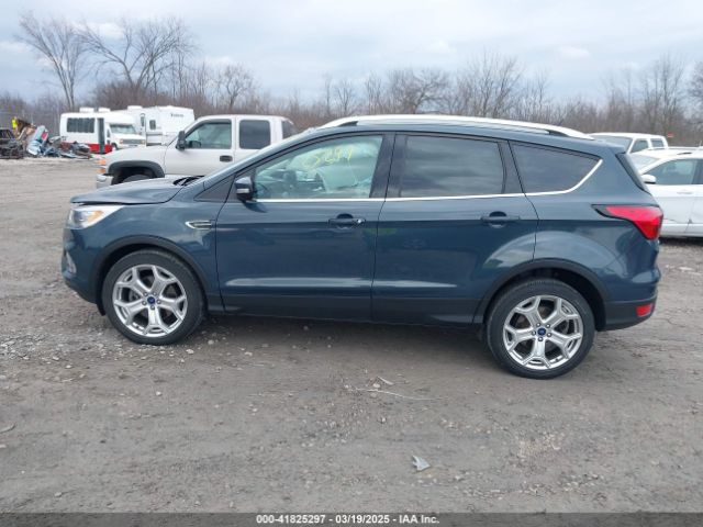 1FMCU9J95KUC28621 Ford Escape Titanium