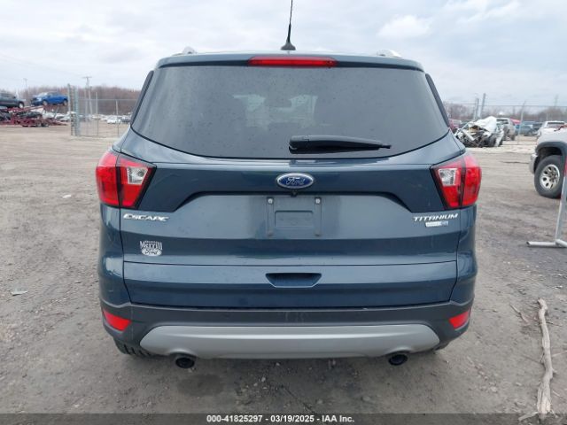 1FMCU9J95KUC28621 Ford Escape Titanium