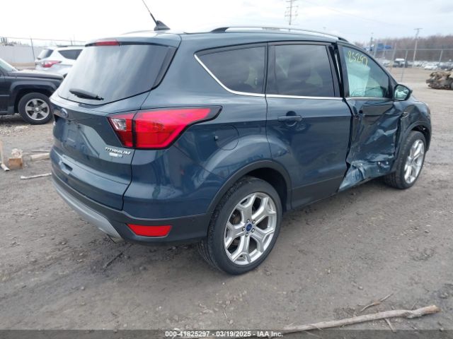 1FMCU9J95KUC28621 Ford Escape Titanium