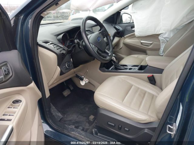 1FMCU9J95KUC28621 Ford Escape Titanium