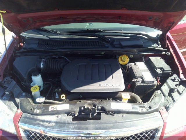 2C4RC1GG5ER463952 Chrysler Town & Country Limited