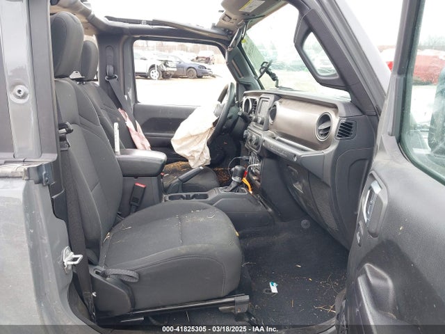 1C4GJXAGXJW197483 Jeep 2018