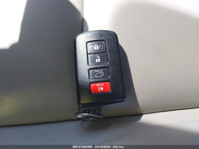 5TDKZRFH0KS567597 Toyota Highlander Xle