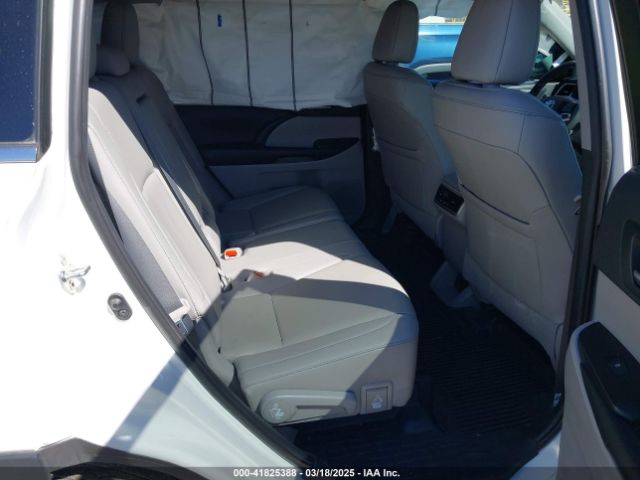 5TDKZRFH0KS567597 Toyota Highlander Xle