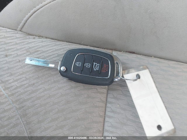 5NMZUDLB0HH014153 Hyundai Santa Fe Sport 2.4l