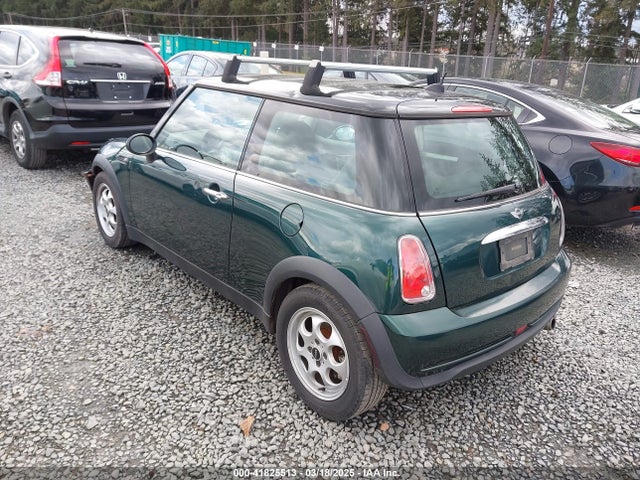 2006 MINI COOPER WMWRC33516TK67711 Photo 2