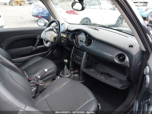 2006 MINI COOPER WMWRC33516TK67711 Photo 4