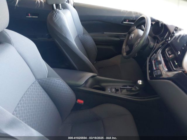 JTNKHMBX8L1068088 Toyota C-HR LE