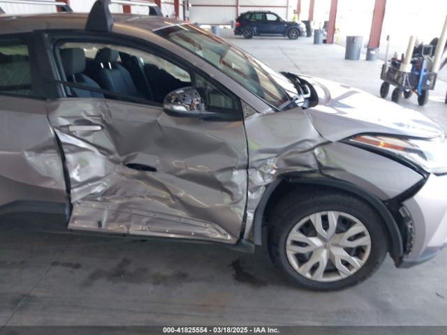 JTNKHMBX8L1068088 Toyota C-HR LE