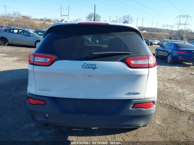 1C4PJMCB3FW734573 Jeep Cherokee Latitude