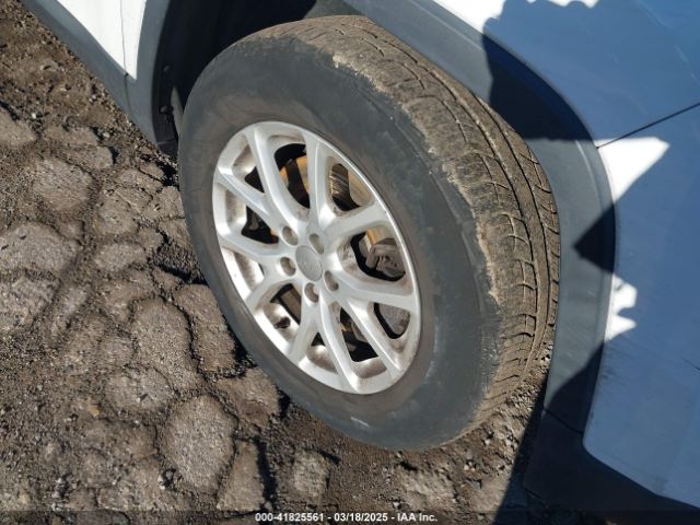 1C4PJMCB3FW734573 Jeep Cherokee Latitude