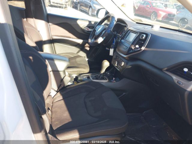1C4PJMCB3FW734573 Jeep Cherokee Latitude