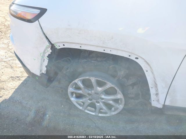 1C4PJMCB3FW734573 Jeep Cherokee Latitude