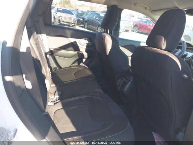1C4PJMCB3FW734573 Jeep Cherokee Latitude