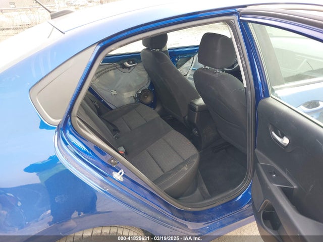 3KPA24AB1JE094811 KIA RIO S