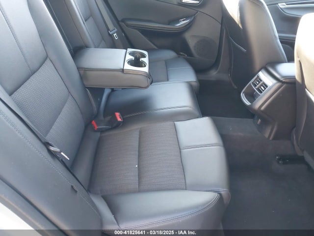 Chevrolet IMPALA 1LT 2018 2G1105SA8J9157511 Image 8