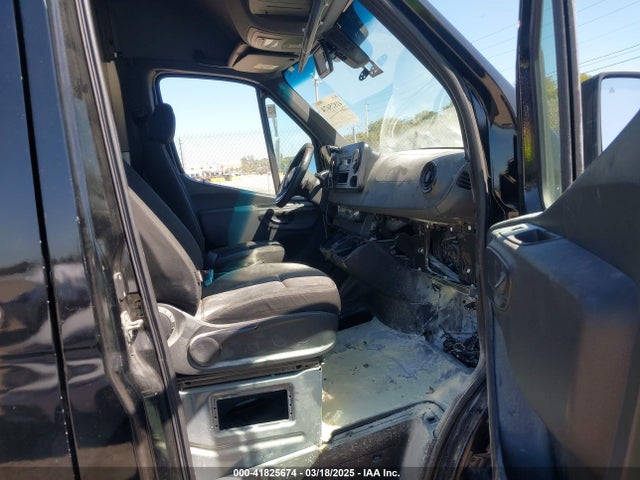 WD4PF1CD8KP143473 Mercedes-Benz Sprinter 2500 High Roof V6