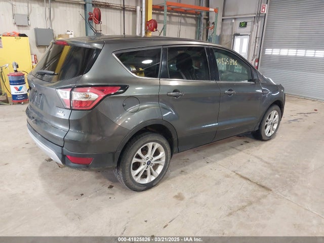 1FMCU9G95HUD29724 Ford ESCAPE SE