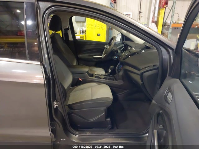 1FMCU9G95HUD29724 Ford ESCAPE SE