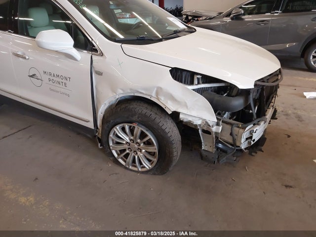 1GYKNARS7HZ121596 Cadillac Xt5 Standard
