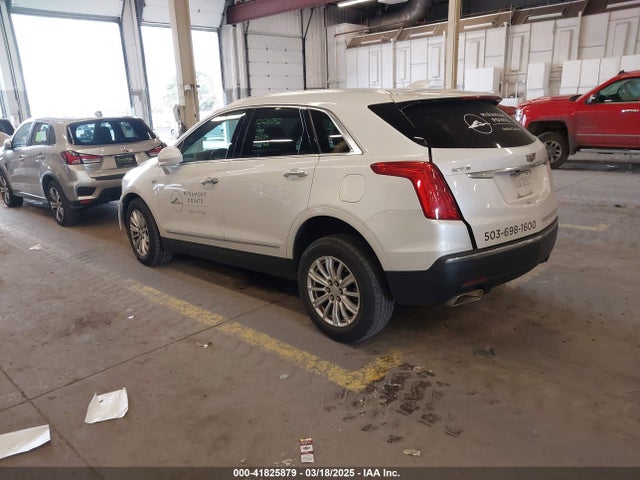 2017 CADILLAC XT5 1GYKNARS7HZ121596 Photo 2