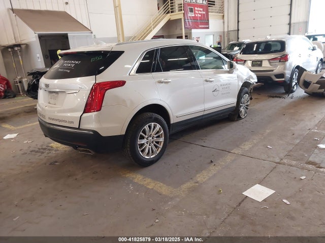 2017 CADILLAC XT5 1GYKNARS7HZ121596 Photo 3