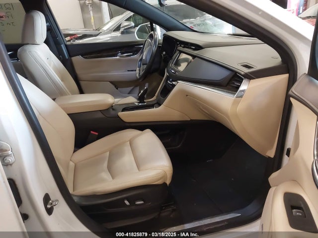 2017 CADILLAC XT5 1GYKNARS7HZ121596 Photo 4