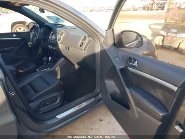 WVGAV7AX3FW115042 Volkswagen Tiguan R-line