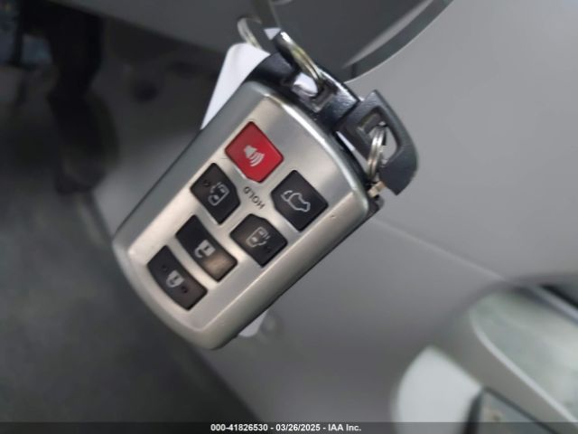 5TDYK3DC7FS675661 Toyota Sienna Xle Premium 8 Passenger