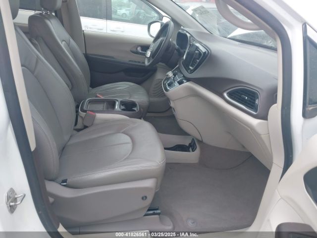 2C4RC1BG1HR768280 Chrysler Pacifica Touring Plus
