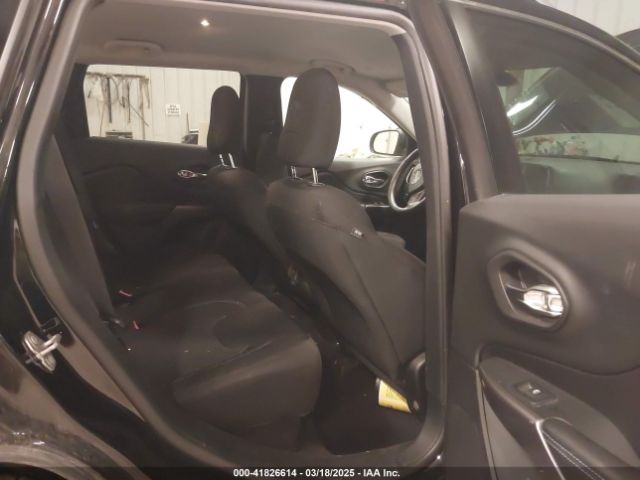 1C4PJMCX6KD218841 Jeep Cherokee Latitude 4x4