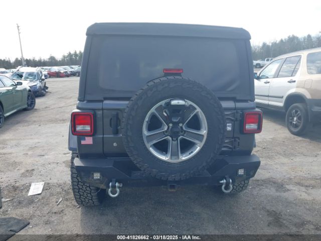 1C4HJXEG0JW246110 Jeep Wrangler Unlimited Sahara 4x4