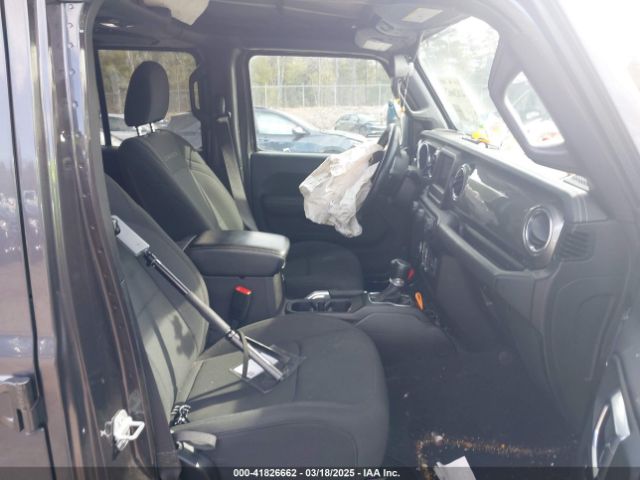 1C4HJXEG0JW246110 Jeep Wrangler Unlimited Sahara 4x4