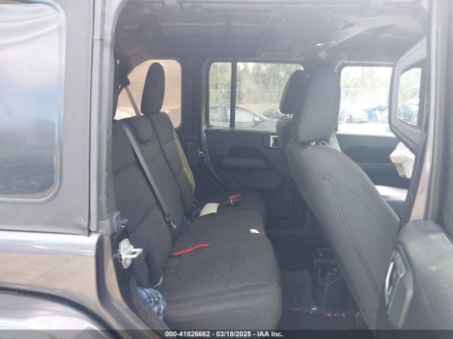 1C4HJXEG0JW246110 Jeep Wrangler Unlimited Sahara 4x4