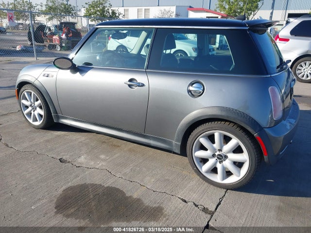 2006 MINI COOPER S WMWRE33516TJ33470 Photo 2