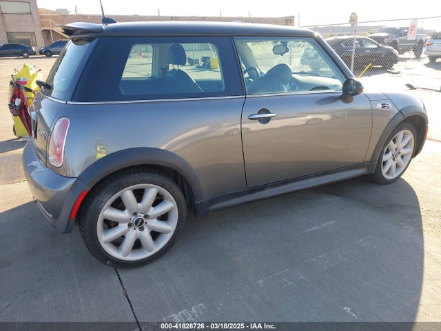 2006 MINI COOPER S WMWRE33516TJ33470 Photo 3