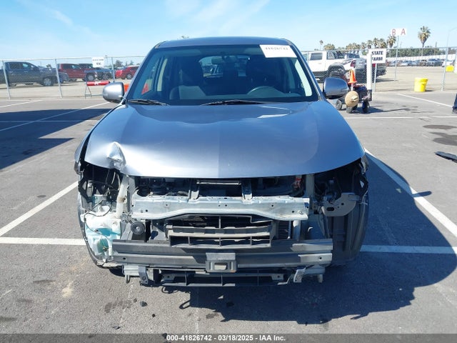 JA4AD3A33JZ023590 Mitsubishi Outlander Se