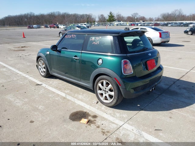 2010 MINI COOPER S WMWMF7C55ATX42617 Photo 2