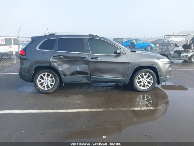 1C4PJLCB7HW668185 Jeep Cherokee Latitude Fwd