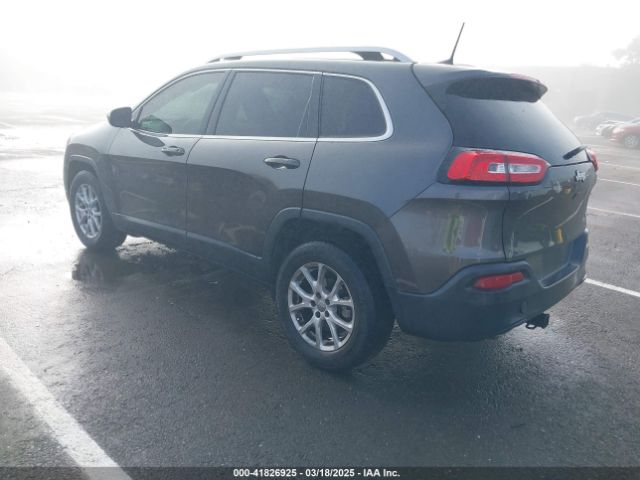 1C4PJLCB7HW668185 Jeep Cherokee Latitude Fwd