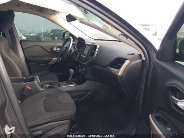 1C4PJLCB7HW668185 Jeep Cherokee Latitude Fwd