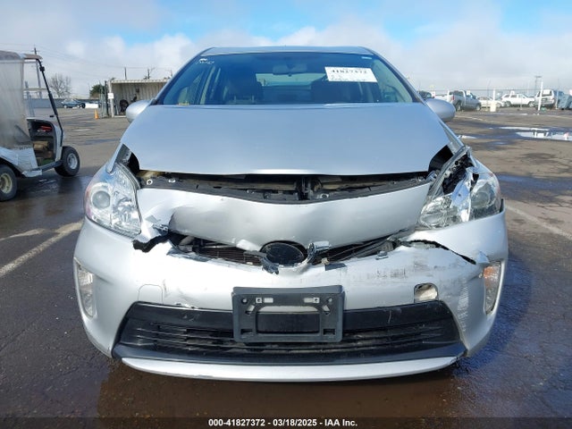 JTDKN3DUXF0482915 Toyota Prius Two