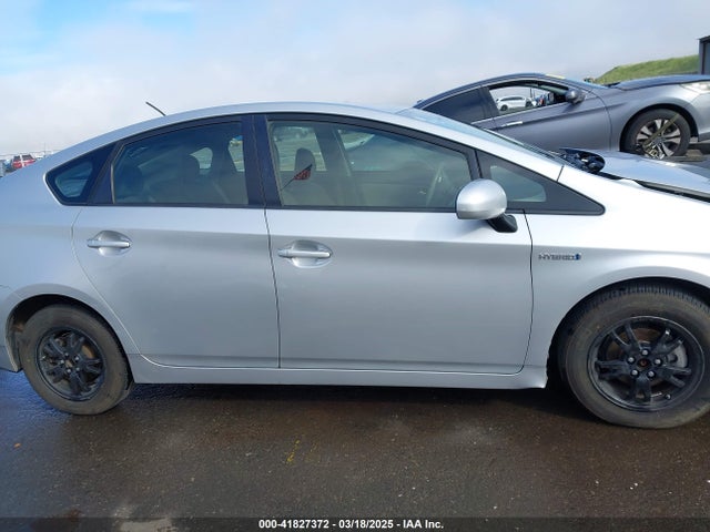 JTDKN3DUXF0482915 Toyota Prius Two