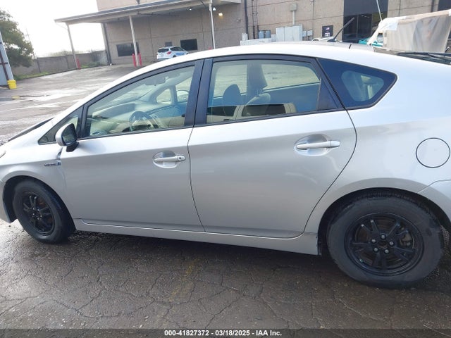 JTDKN3DUXF0482915 Toyota Prius Two