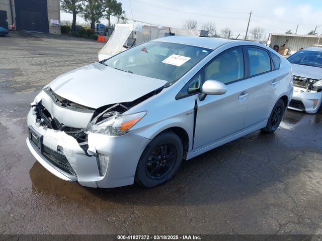 JTDKN3DUXF0482915 Toyota Prius Two
