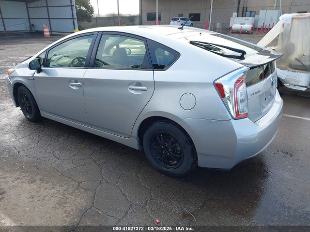 JTDKN3DUXF0482915 Toyota Prius Two