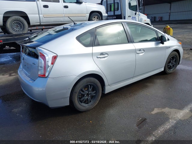 JTDKN3DUXF0482915 Toyota Prius Two