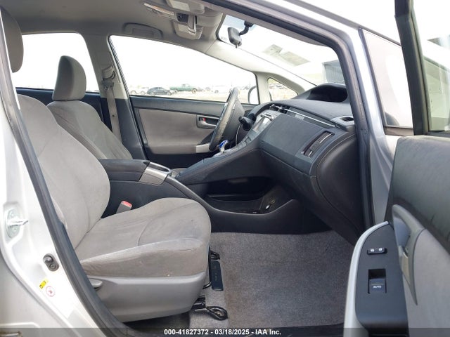 JTDKN3DUXF0482915 Toyota Prius Two