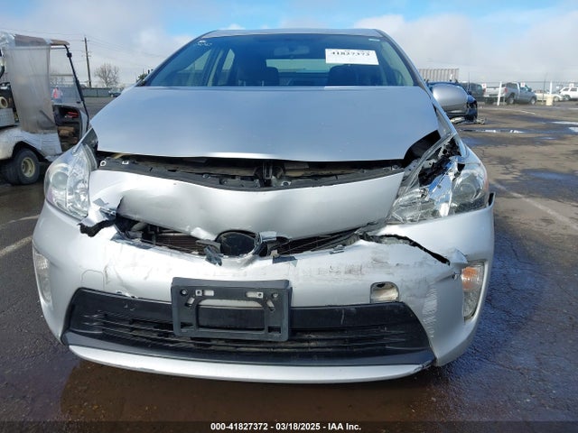 JTDKN3DUXF0482915 Toyota Prius Two